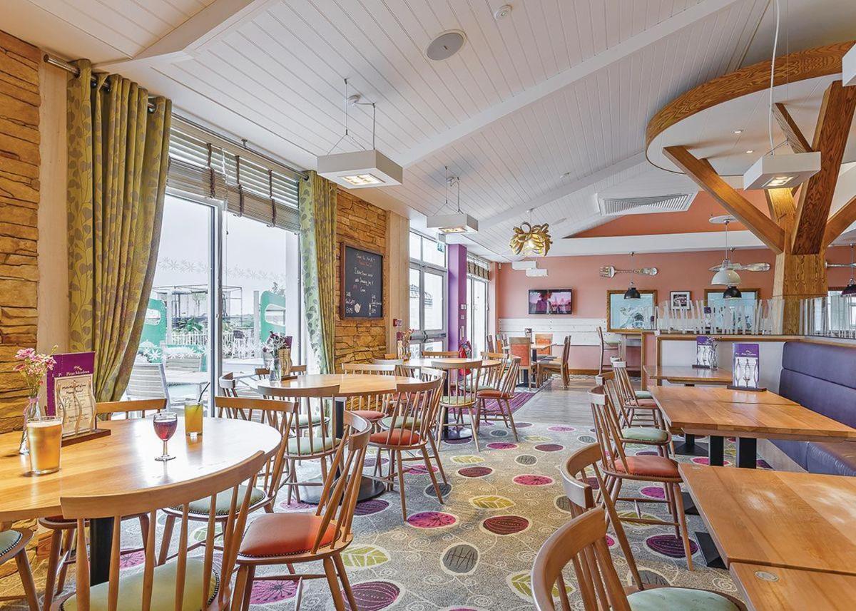 Piran Meadows Resort New Quay エクステリア 写真